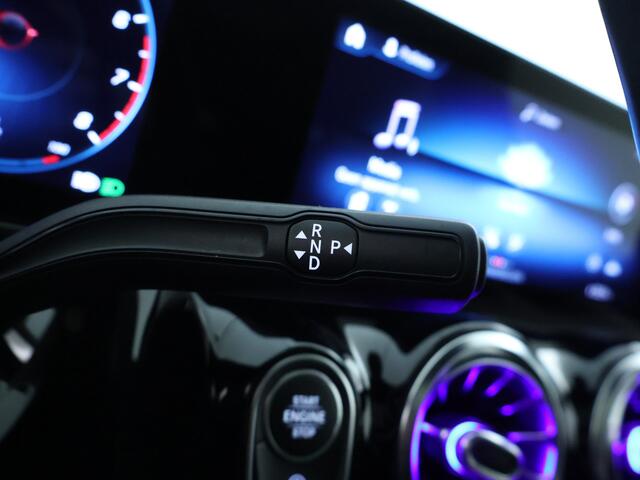 Mercedes-Benz B-KLASSE 200 Business Solution AMG AMG Line | Night Pakket | Panorama Schuif-Kanteldak | Memory voorstoelen | Sfeerverlichting. Inclusief 24 maanden MB Certified garantie voor Europa.