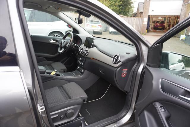 Mercedes-Benz B-KLASSE 180 Ambition AUTOMAAT TREKHAAK CRUISE NAVI