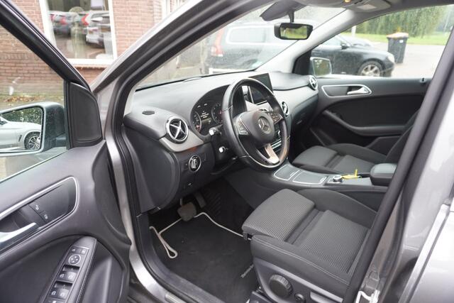 Mercedes-Benz B-KLASSE 180 Ambition AUTOMAAT TREKHAAK CRUISE NAVI