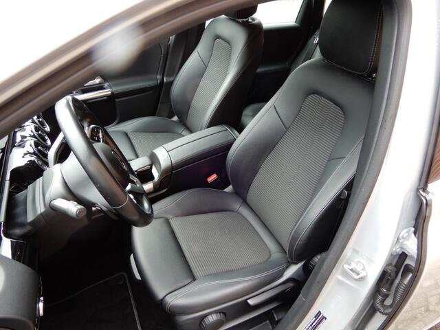 Mercedes-Benz B-KLASSE 180 BUS. SOLUTION automaat