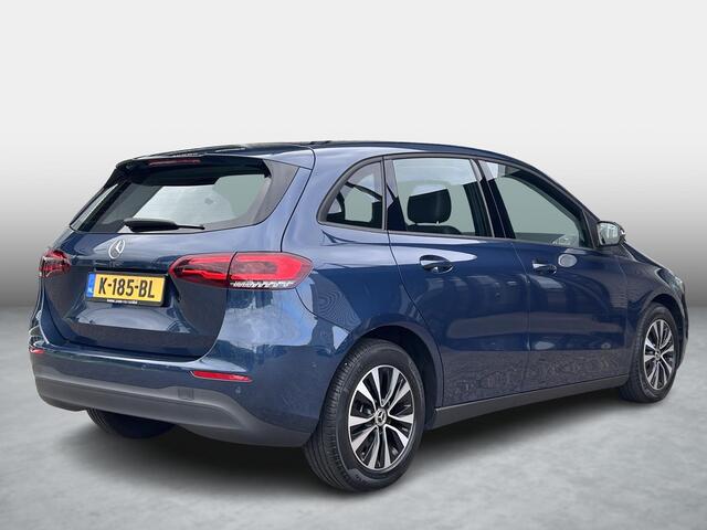 Mercedes-Benz B-KLASSE 180 Business Solution | Stoelverwarming | Achteruitrijcamera | Navigatie