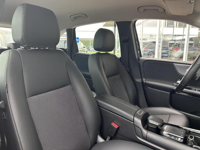 Mercedes-Benz B-KLASSE 180 Business Solution | Stoelverwarming | Achteruitrijcamera | Navigatie