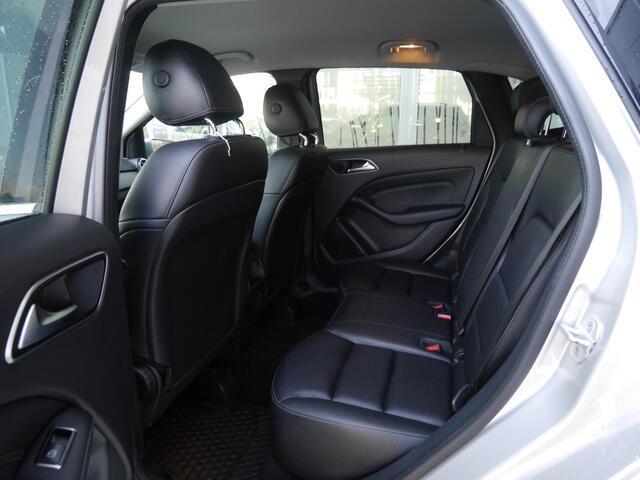 Mercedes-Benz B-KLASSE 180 Prestige | Automaat | Navigatie | Extra getint glas | Lichtmetalen velgen | Cruise control | Achteruitrijcamera