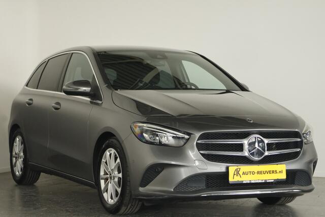 Mercedes-Benz B-KLASSE B200 Business Solution Automaat / LED / Navigatie / Lichtmetaal