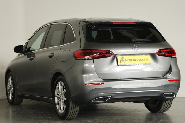 Mercedes-Benz B-KLASSE B200 Business Solution Automaat / LED / Navigatie / Lichtmetaal