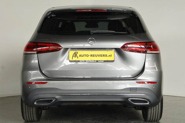 Mercedes-Benz B-KLASSE B200 Business Solution Automaat / LED / Navigatie / Lichtmetaal