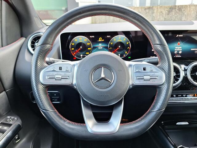 Mercedes-Benz B-KLASSE 180 AMG | Panoramadak | Achteruitrijcamera | Night pakket | Widescreen | Elektrische achterklep