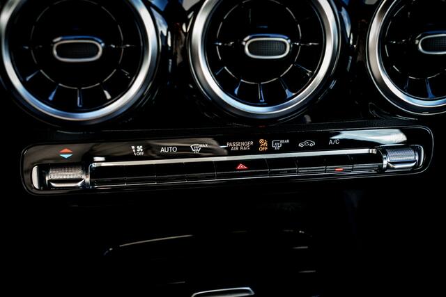 Mercedes-Benz B-KLASSE 180 Business Solution | LED | Trekhaak | Stoelverwarming | Camera | Carplay