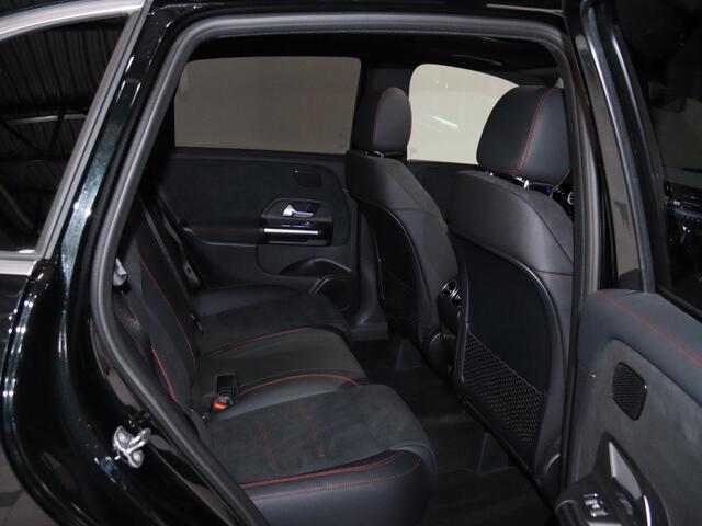 Mercedes-Benz B-KLASSE 250e Business Solution AMG | Panoramaschuifdak | Premium plus pakket | Winter pakket | Trekhaak | Head-up display |