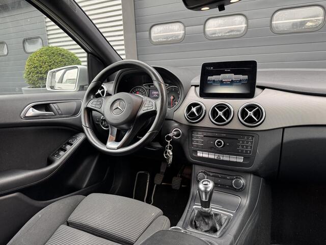 Mercedes-Benz B-KLASSE 180 d Business Solution | Navigatie | Camera | Stoelverwarming | LED | Lichtmetalen Velgen |