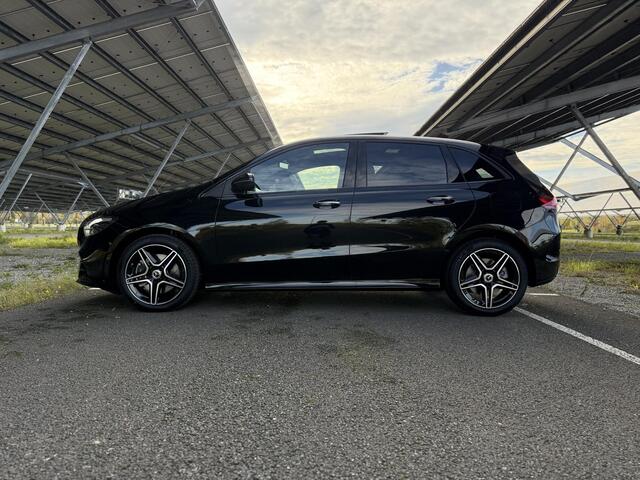 Mercedes-Benz B-KLASSE 250e Business Solution AMG | Night | Panoramaschuifdak | Premium plus pakket | Winter pakket | Trekhaak | Head-up display |