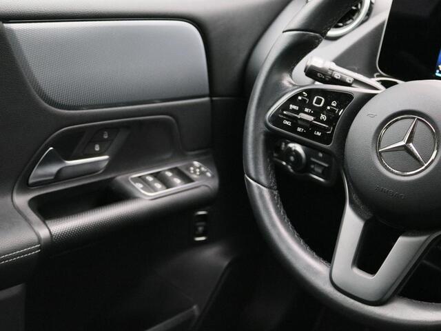 Mercedes-Benz B-KLASSE 180 Advantage Trekhaak | Ledkoplampen | Achteruitrijcamera | Easy-Pack Achterklep | Licht- en zicht pakket. Inclusief 24 maanden MB Certified garantie voor Europa.