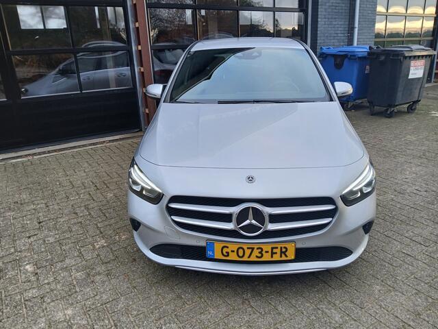 Mercedes-Benz B-KLASSE 180 Business Solution Plus / Trekhaak / camera / Apple carplay / android auto
