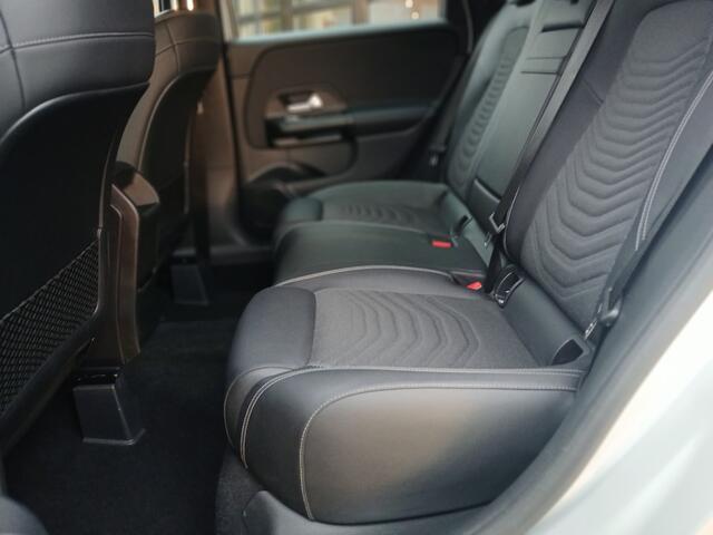 Mercedes-Benz B-KLASSE 180 Business Solution Plus / Trekhaak / camera / Apple carplay / android auto