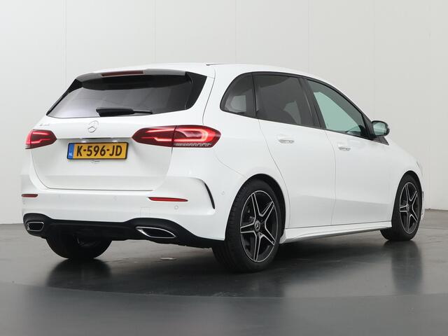 Mercedes-Benz B-KLASSE 180 Business Solution AMG | Night | Trekhaak | Widescreen Stoelverwarming | Achteruitrijcamera |