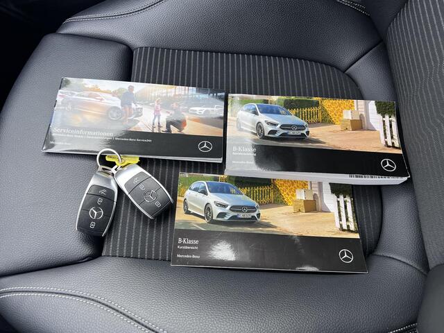 Mercedes-Benz B-KLASSE 180 Business Solution Luxury Automaat / Virtual Cockpit / Navigatie / Stoelverwarming / Elektrische klep / Apple Carplay Android / 17"LM wielen met All Season banden /