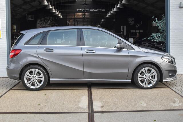 Mercedes-Benz B-KLASSE 180 Ambition *Halfleder | A/C | Navi | Cruise | Bluetooth | Parkeersensoren | 17" Lichtmetaal*