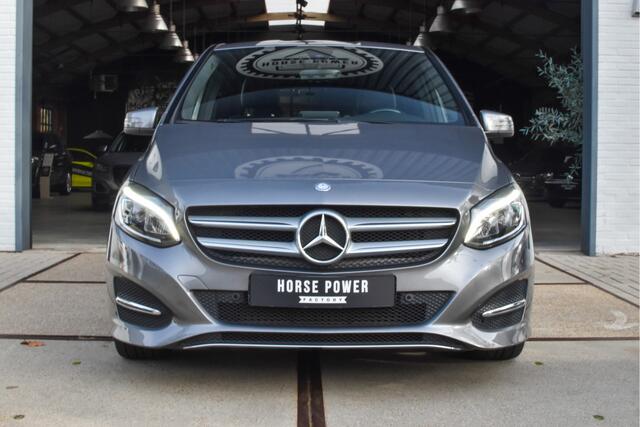 Mercedes-Benz B-KLASSE 180 Ambition *Halfleder | A/C | Navi | Cruise | Bluetooth | Parkeersensoren | 17" Lichtmetaal*