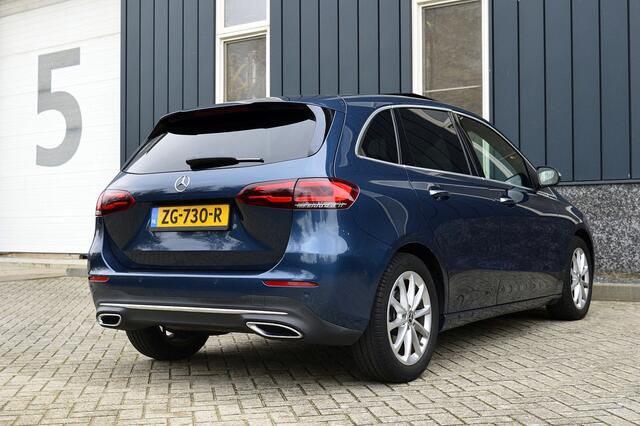 Mercedes-Benz B-KLASSE 180 Launch Edition Premium Plus Rijklaarprijs-Garantie Panoramadak Leder Wildscreen navigatie led camera