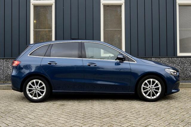 Mercedes-Benz B-KLASSE 180 Launch Edition Premium Plus Rijklaarprijs-Garantie Panoramadak Leder Wildscreen navigatie led camera