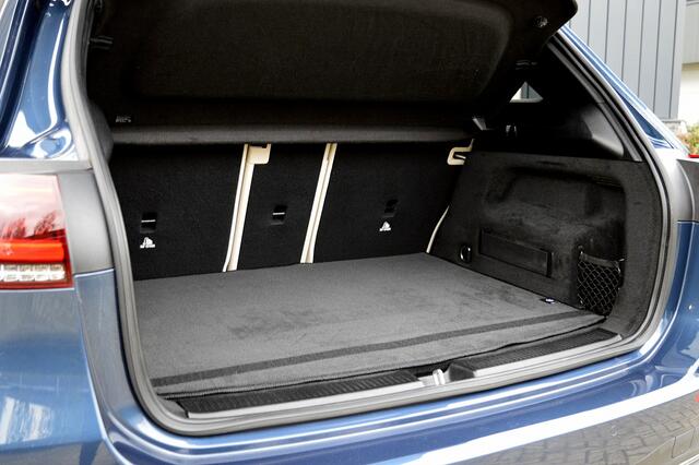 Mercedes-Benz B-KLASSE 180 Launch Edition Premium Plus Rijklaarprijs-Garantie Panoramadak Leder Wildscreen navigatie led camera