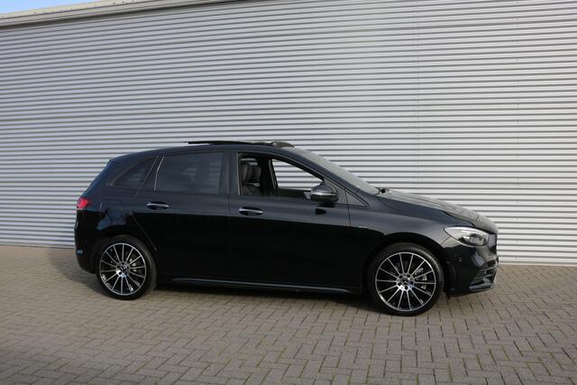 Mercedes-Benz B-KLASSE 250 e AMG Pakket AMG NightPakket (Panodak Sportleder Carplay Widescreen Burmester Camera Distronic Keyless Multibeam 19InchAMG PrivacyGlass Pdc V+A)