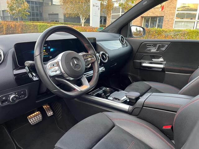 Mercedes-Benz B-KLASSE 200 Business Solution AMG | 360° Camera | Trekhaak | Adaptive Cruise Control | Elektrische achterklep | Alcantara/Leder | Elektrisch verstelbare stoelen