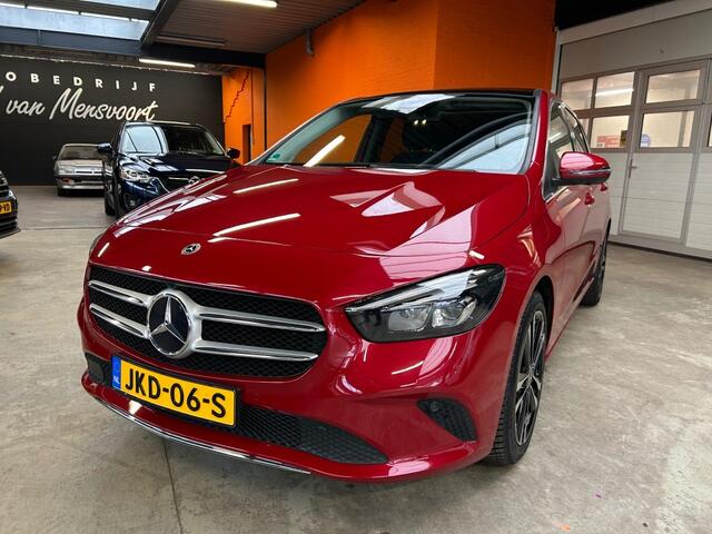 Mercedes-Benz B-KLASSE 200 BUS. SOL. LUX. / Pano / 360 Camera / Trekhaak / sportstoelen