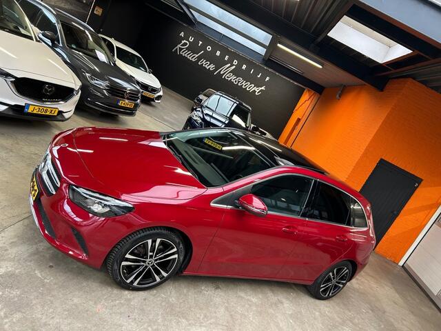 Mercedes-Benz B-KLASSE 200 BUS. SOL. LUX. / Pano / 360 Camera / Trekhaak / sportstoelen