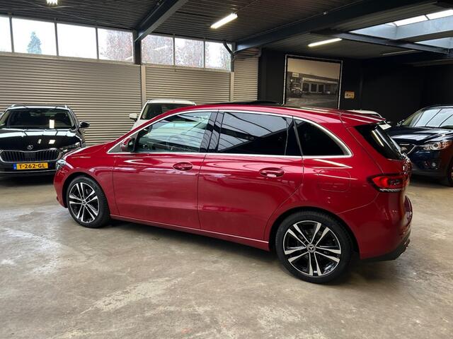Mercedes-Benz B-KLASSE 200 BUS. SOL. LUX. / Pano / 360 Camera / Trekhaak / sportstoelen