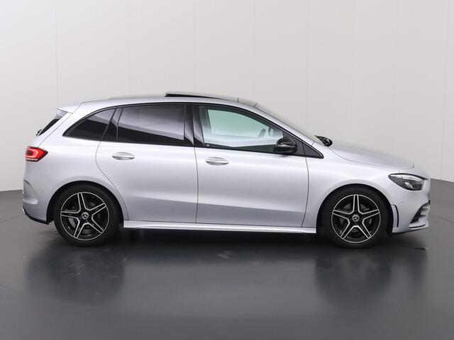 Mercedes-Benz B-KLASSE 180 Advantage | AMG | Night | Panoramadak | Trekhaak | Stoelverwarming | Widescreen | Achteruitrijcamera |