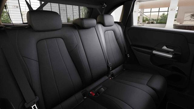 Mercedes-Benz B-KLASSE 180 Business Line | Panoramadak | Stoelverwarming | Achteruitrijcamera | Thermotronic |
