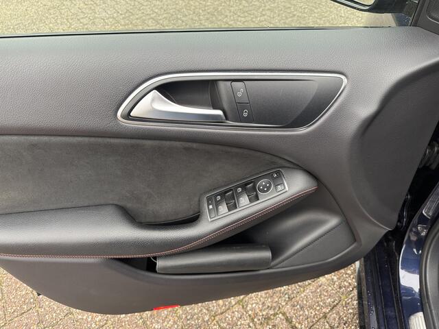 Mercedes-Benz B-KLASSE 180 Ambition AMG Panorama/Alcantara/Navi/PDC