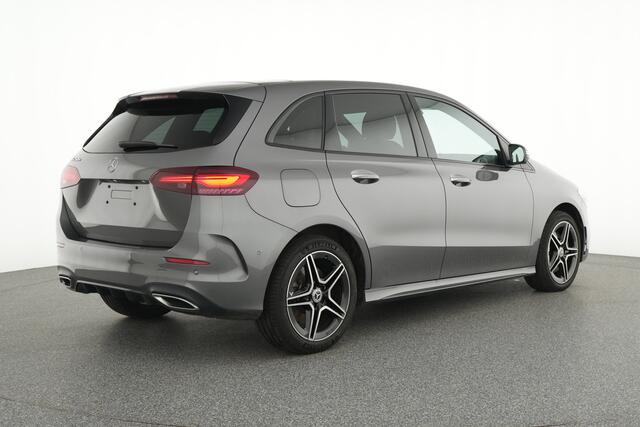 Mercedes-Benz B-KLASSE 250 e AMG Plug-In Hybride AMG Line | Night Pakket | Panorama Schuif-Kanteldak | Distronic | 360° camera | Multi beam Ledkoplampen. Inclusief 24 maanden MB Certified garantie voor Europa.