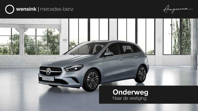 Mercedes-Benz B-KLASSE 180 Business Solution Luxury Line | Achteruitrijcamera | Panoramaschuifdak | Trekhaak | MULTIBEAM LED |