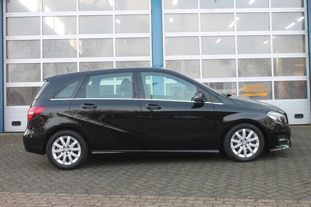 Mercedes-Benz B-KLASSE 180 LEASE ED. PLUS Automaat / Afneembare trekhaak / led verlichting
