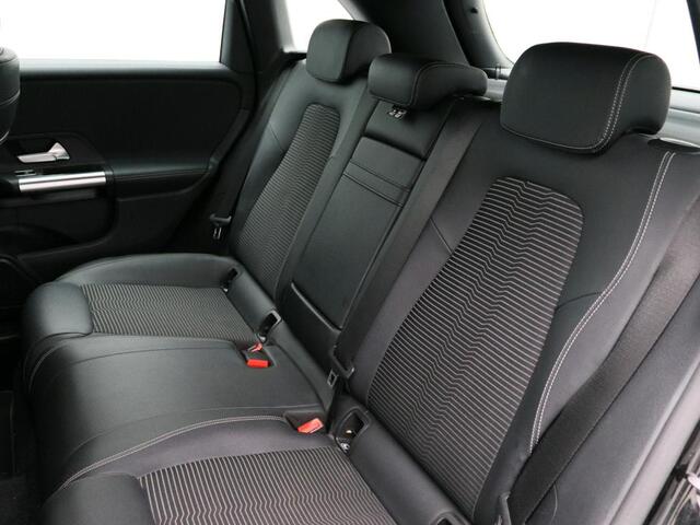 Mercedes-Benz B-KLASSE 180 Advantage Ledkoplampen | Stoelverwarming voor | Achteruitrijcamera | Licht- en zicht pakket | Easy Pack Achterklep. Inclusief 24 maanden MB Certified garantie voor Europa.
