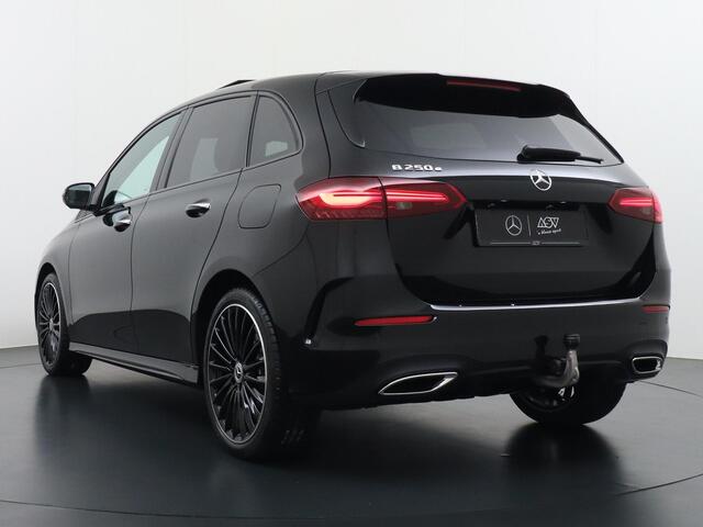 Mercedes-Benz B-KLASSE 250 e Business Solution AMG | Trekhaak Wegklapbaar | Distronic Cruise Control | Panorama - Schuifdak | Memorystoelen | Multibeam Led | Apple Carplay & Android Auto | Head-Up Display | 360° Camera