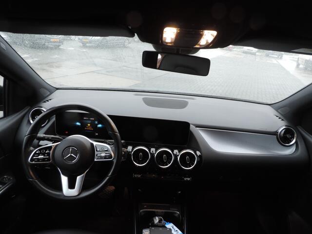 Mercedes-Benz B-KLASSE 180 Launch Edition Premium Plus TREKHAAK
