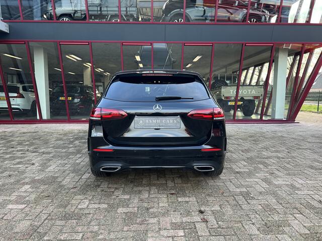 Mercedes-Benz B-KLASSE 180 AMG Line | Pano | ACC | Sfeerverlichting | Stoelverwarming |