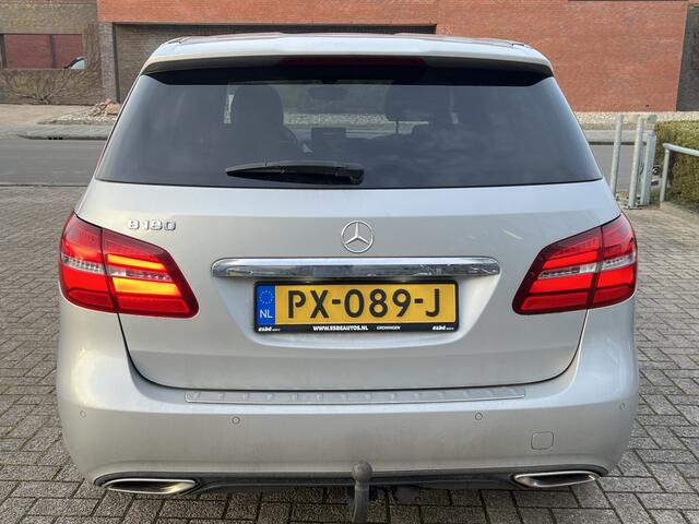 Mercedes-Benz B-KLASSE 180 Automaat Ambition Navigatie Trekhaak Camera Led Koplampen Leder 18 Inch AMG Velgen Parkeersensoren V+A Extra Getint Glas NL Auto
