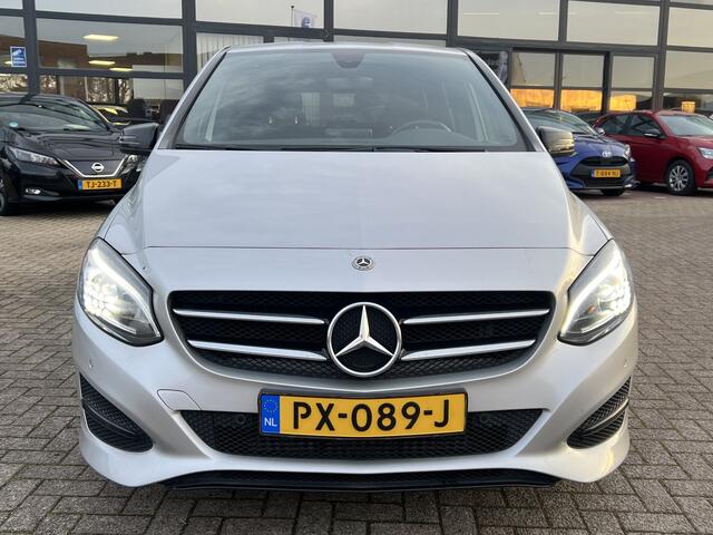Mercedes-Benz B-KLASSE 180 Automaat Ambition Navigatie Trekhaak Camera Led Koplampen Leder 18 Inch AMG Velgen Parkeersensoren V+A Extra Getint Glas NL Auto