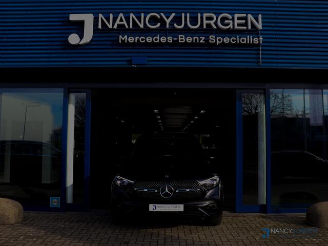 Mercedes-Benz B-KLASSE 180 Business Solution | Trekhaak | Camera | Parkeerhulp Voor + Achter | Navi | Privacy Glas | Automaat |