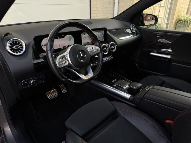 Mercedes-Benz B-KLASSE 180 AMG Panoramadak Widescreen SfeerVerlichting SportLeder Led Camera 18" Trekhaak Pdc