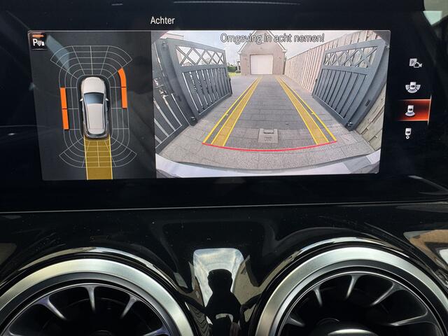 Mercedes-Benz B-KLASSE 180 AMG Panoramadak Widescreen SfeerVerlichting SportLeder Led Camera 18" Trekhaak Pdc