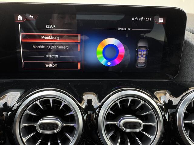 Mercedes-Benz B-KLASSE 180 AMG Panoramadak Widescreen SfeerVerlichting SportLeder Led Camera 18" Trekhaak Pdc