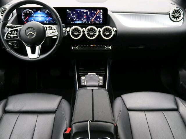 Mercedes-Benz B-KLASSE 250 e Business Solution Luxury Limited Trekhaak | Ledkoplampen | Sfeerverlichting | Achteruitrijcamera | Stoelverwarming | Spiegelpakket. Inclusief 24 maanden Mercedes-Benz Certified garantie voor Europa.