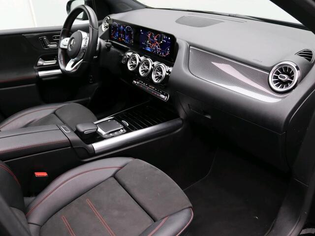 Mercedes-Benz B-KLASSE 180 Business Solution AMG AMG Line | Night Pakket | Panorama Schuif-Kanteldak | Memory voorstoelen | Achteruitrijcamers. Inclusief 24 maanden MB Certified garantie voor Europa.
