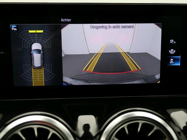 Mercedes-Benz B-KLASSE 180 Business Solution AMG AMG Line | Night Pakket | Panorama Schuif-Kanteldak | Memory voorstoelen | Achteruitrijcamers. Inclusief 24 maanden MB Certified garantie voor Europa.