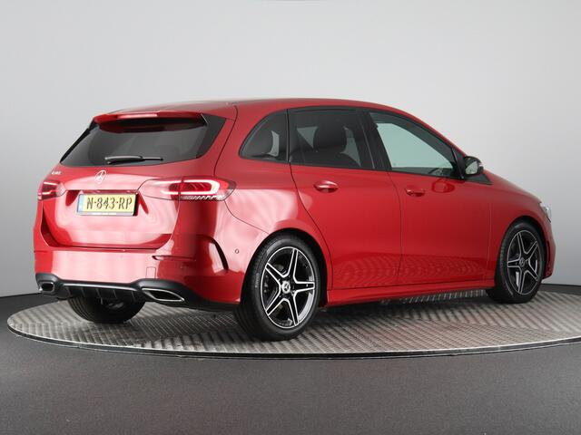 Mercedes-Benz B-KLASSE 180 Business Solution AMG (NL-Auto / Camera / ACC / Sfeerverlichting)